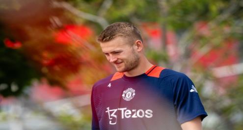 دي ليخت: نشأت على مشاهدة كريستيانو.. وانتظرت الصيف كله من أجل يونايتد